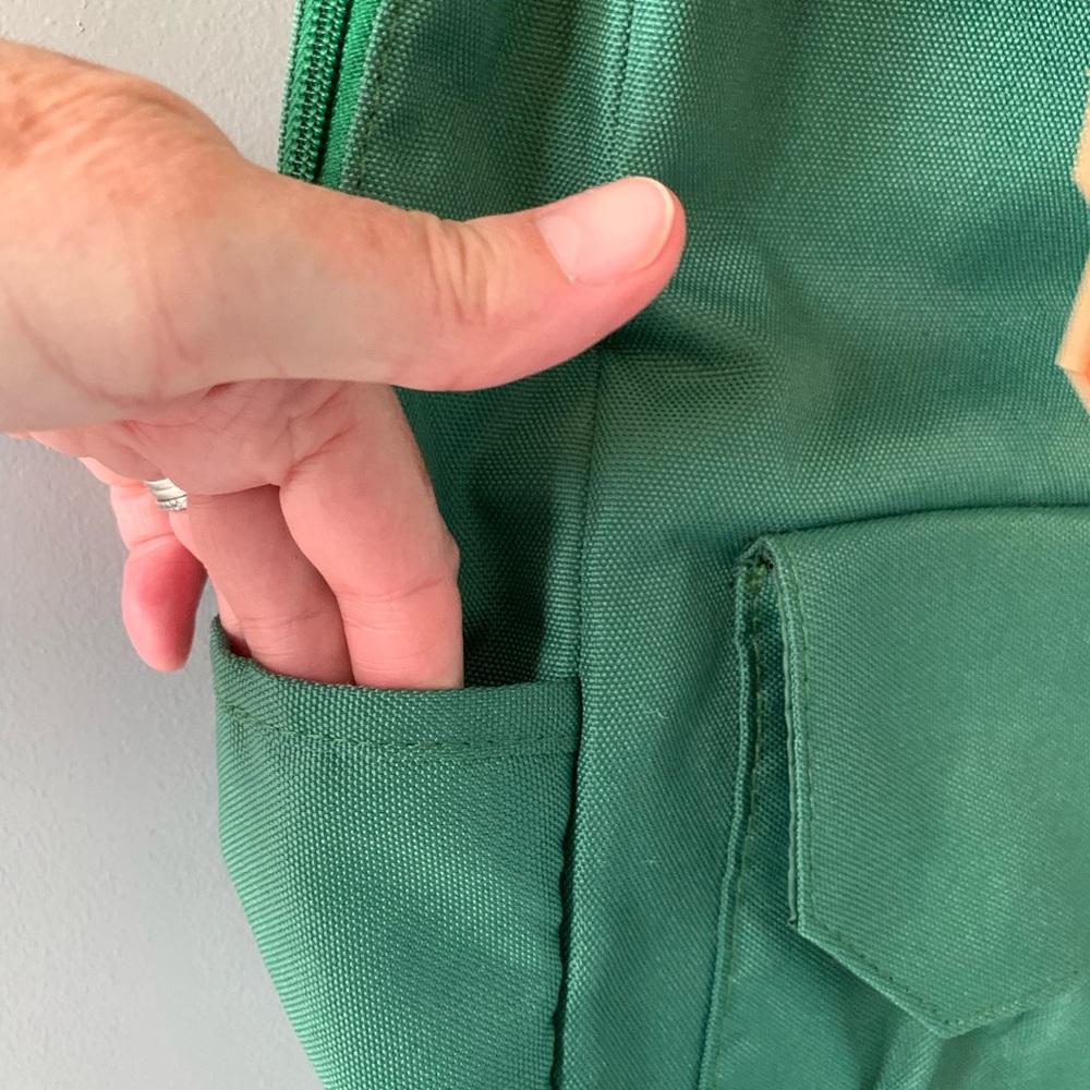 NWOT Arbonne Cute & Durable Green Backpack. Adjustable shoulder straps. Pockets. - Picture 4 of 11